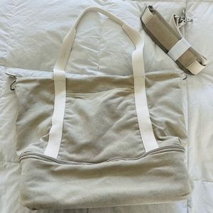 Lo & Sons Catalina tote bag.